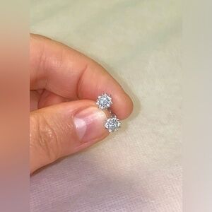 Diamond Cut CZ Stones 925 Silver Stud  Snowflake ❄️ Earrings